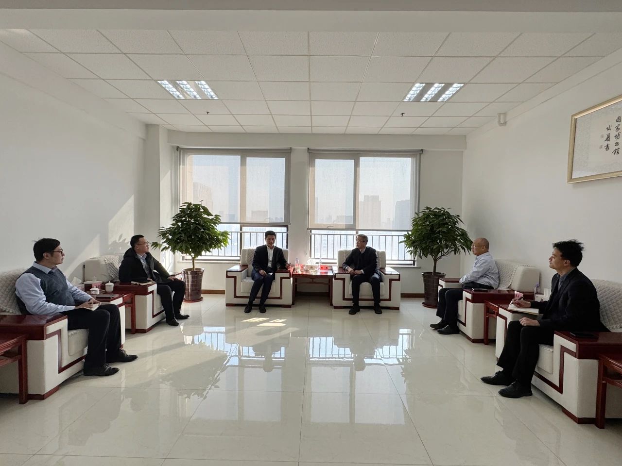 省新動(dòng)能基金管理有限公司副總經(jīng)理張秀水一行到市財(cái)金集團(tuán)座談交